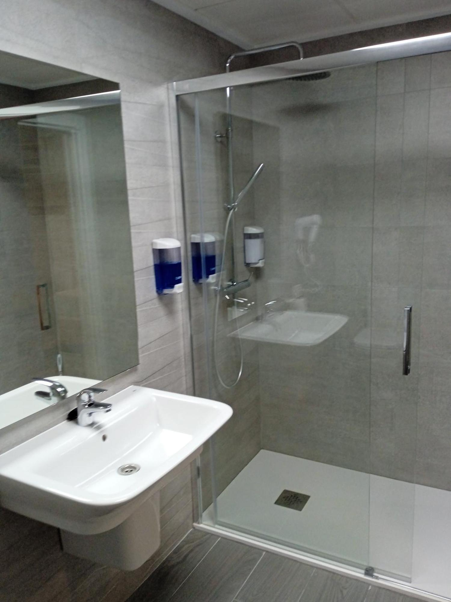 Hostal La Morenica Villena Bagian luar foto