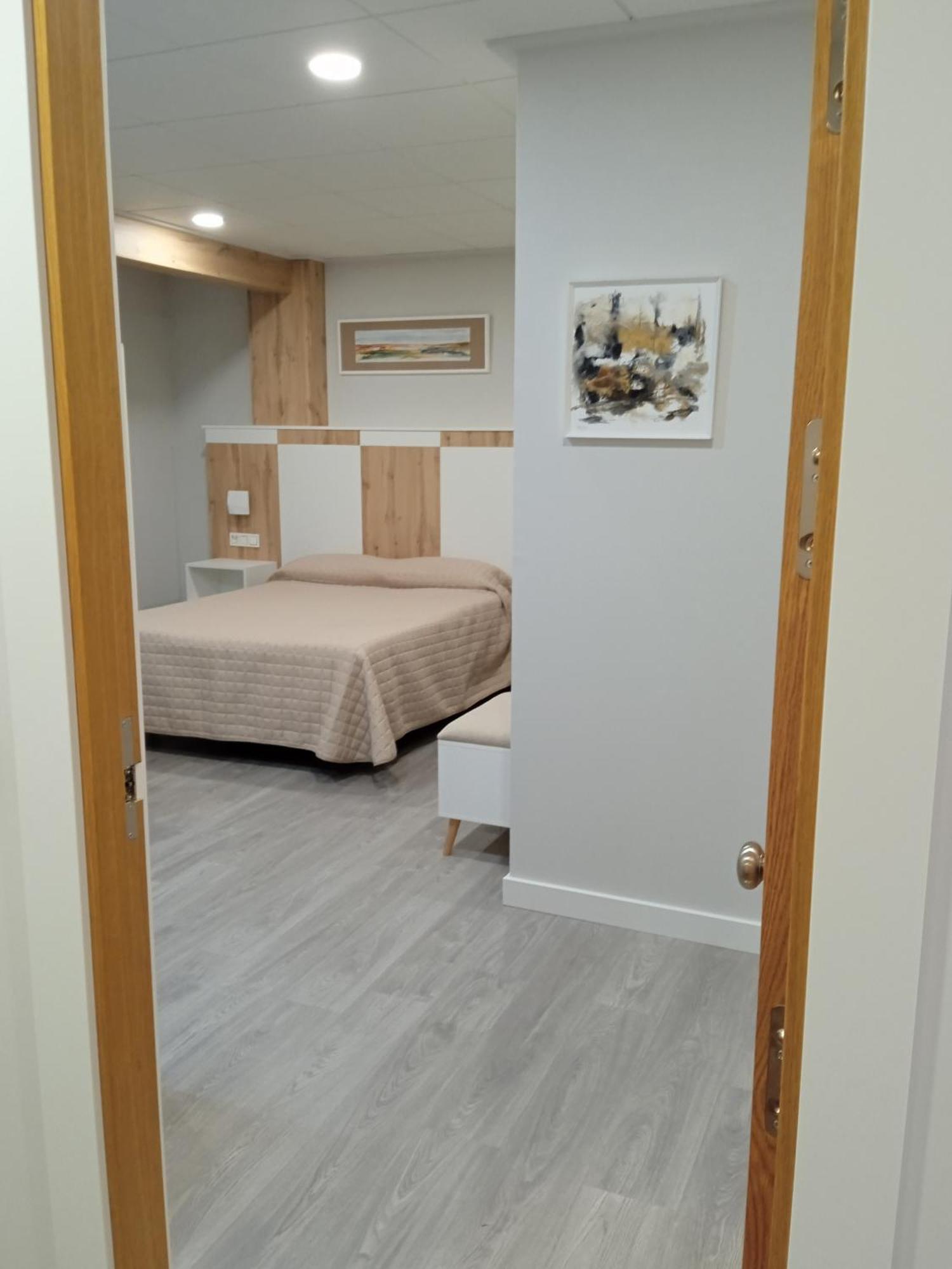 Hostal La Morenica Villena Bagian luar foto