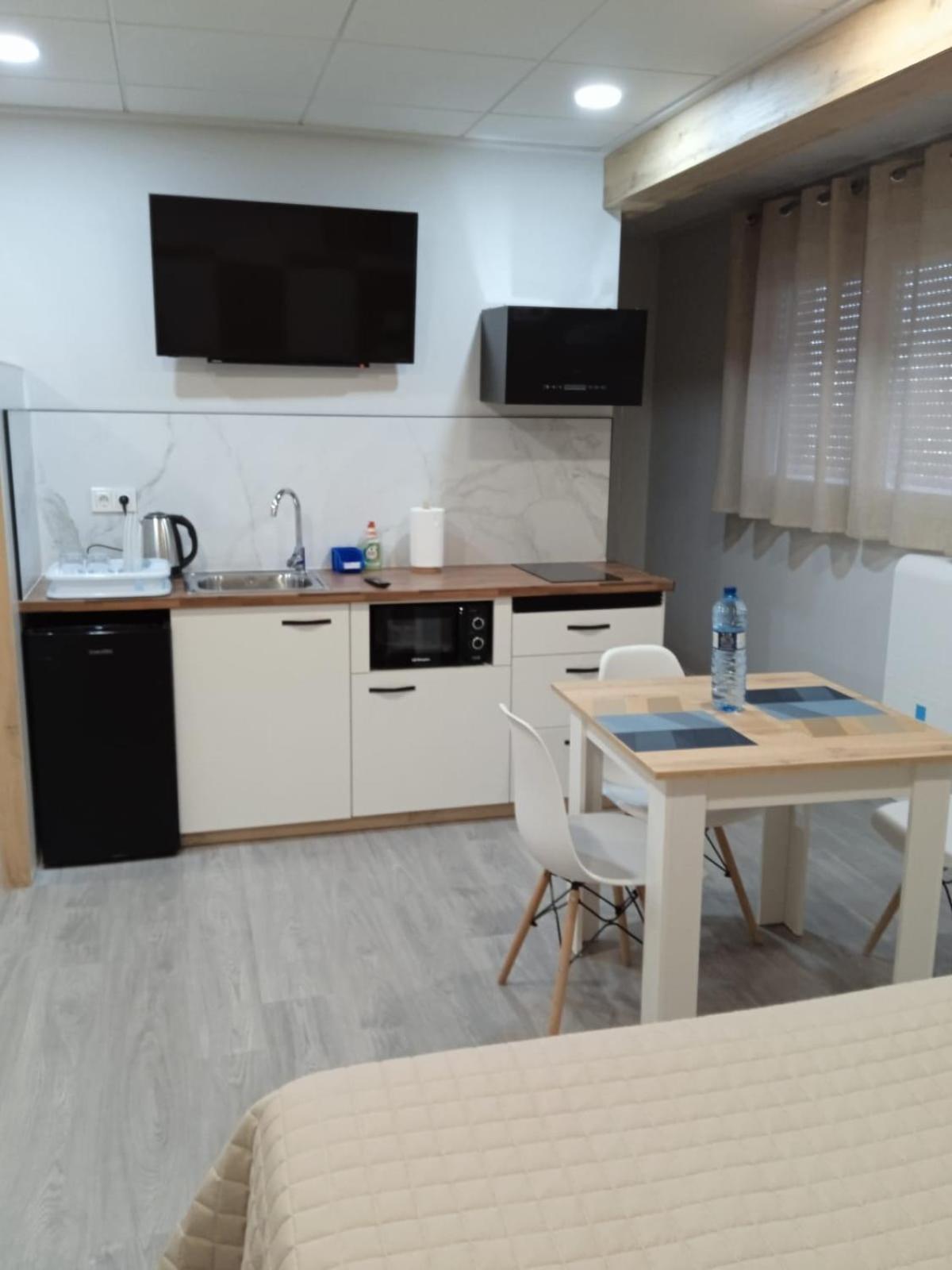 Hostal La Morenica Villena Bagian luar foto