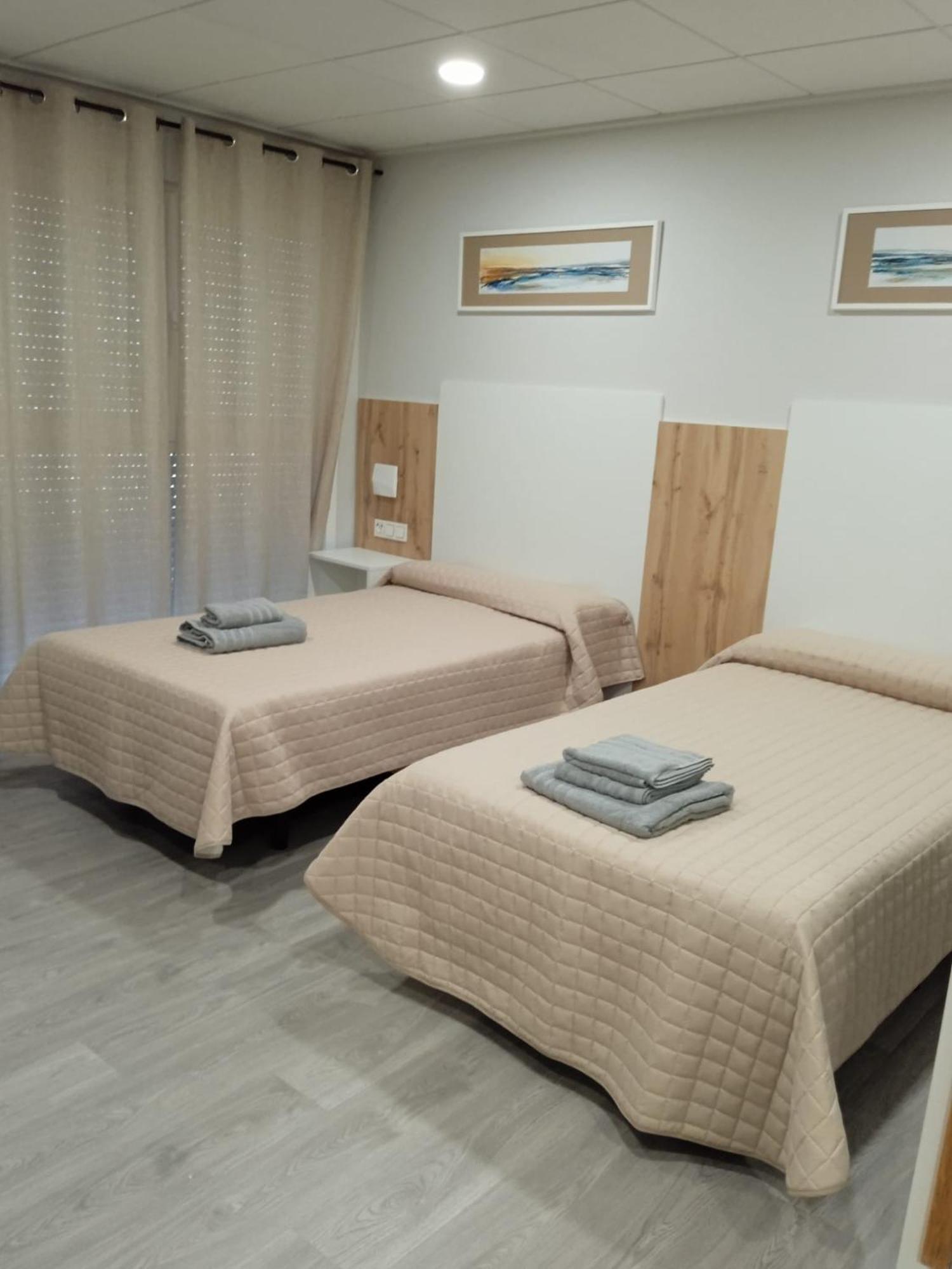 Hostal La Morenica Villena Bagian luar foto
